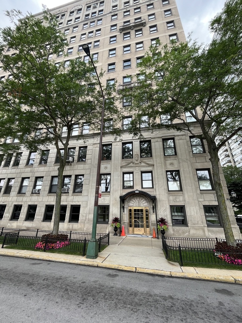 3530 N Lake Shore Drive Unit: 5B
