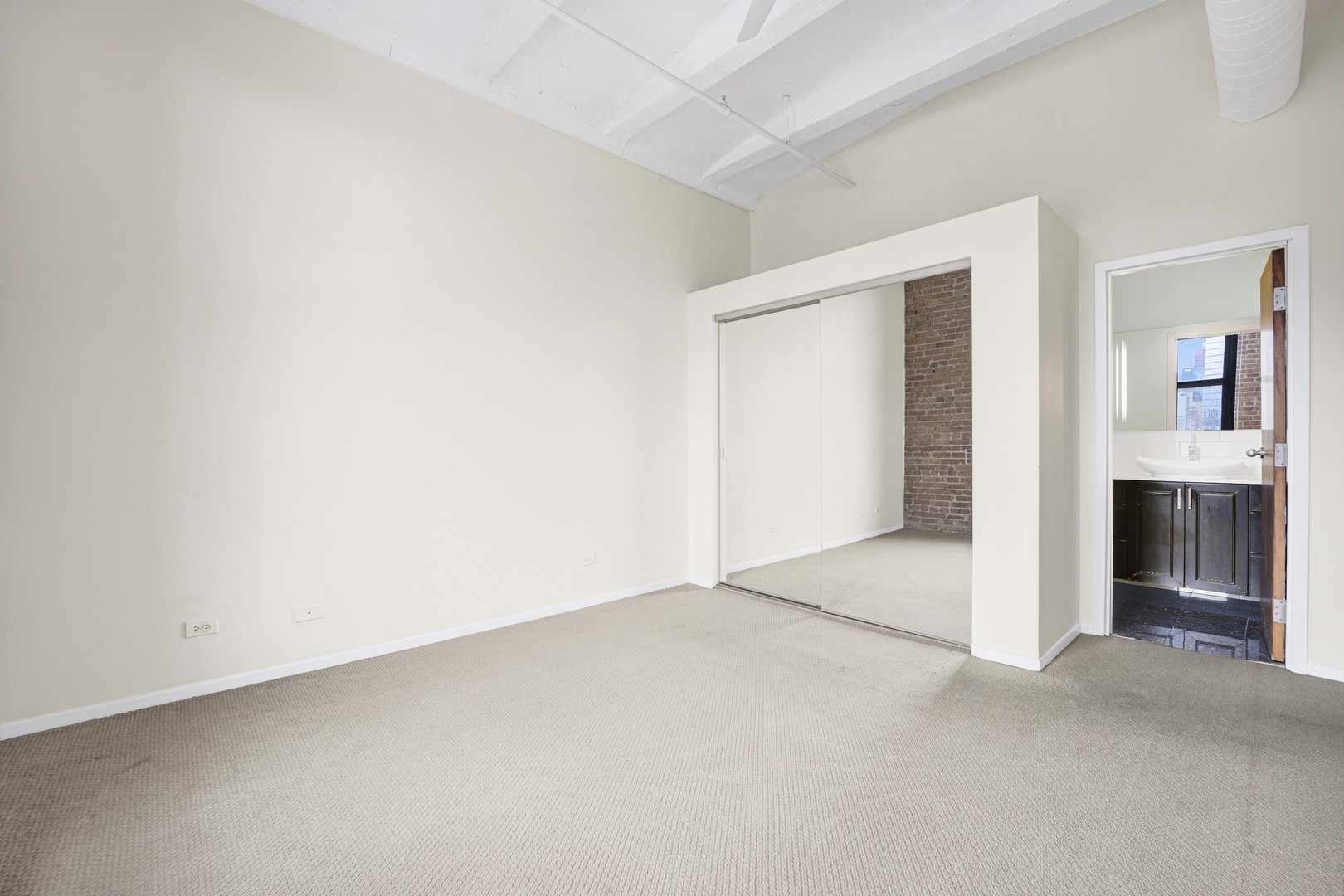1322 S Wabash Avenue Unit: 807