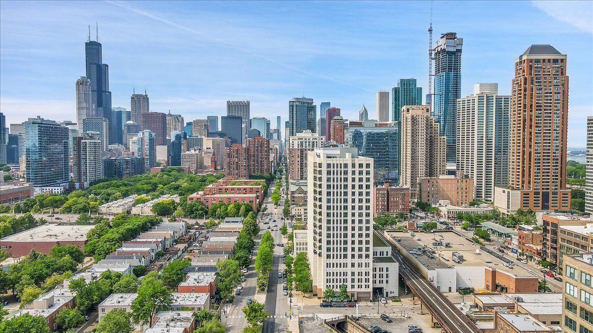 1322 S Wabash Avenue Unit: 807
