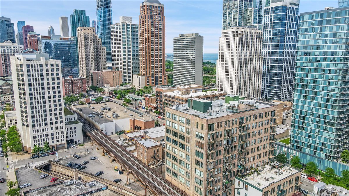 1322 S Wabash Avenue Unit: 807