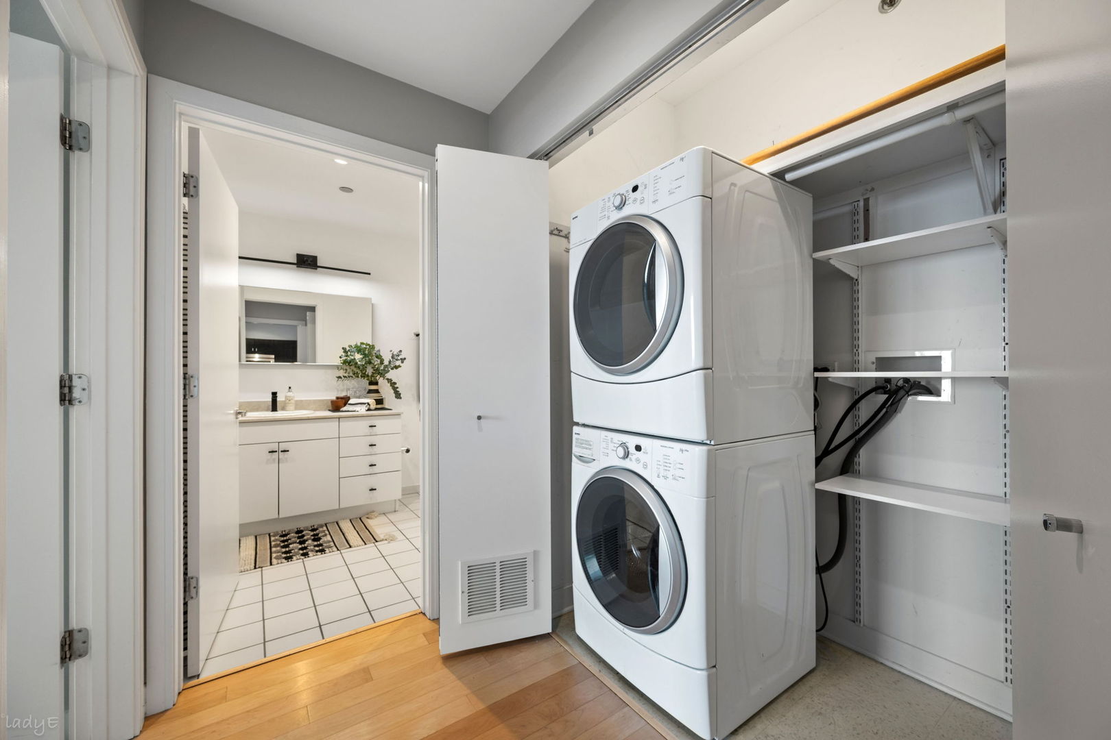 8 E Randolph Street Unit: 3202