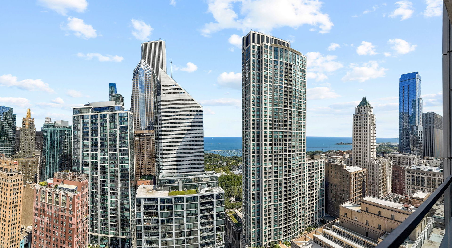 8 E Randolph Street Unit: 3202