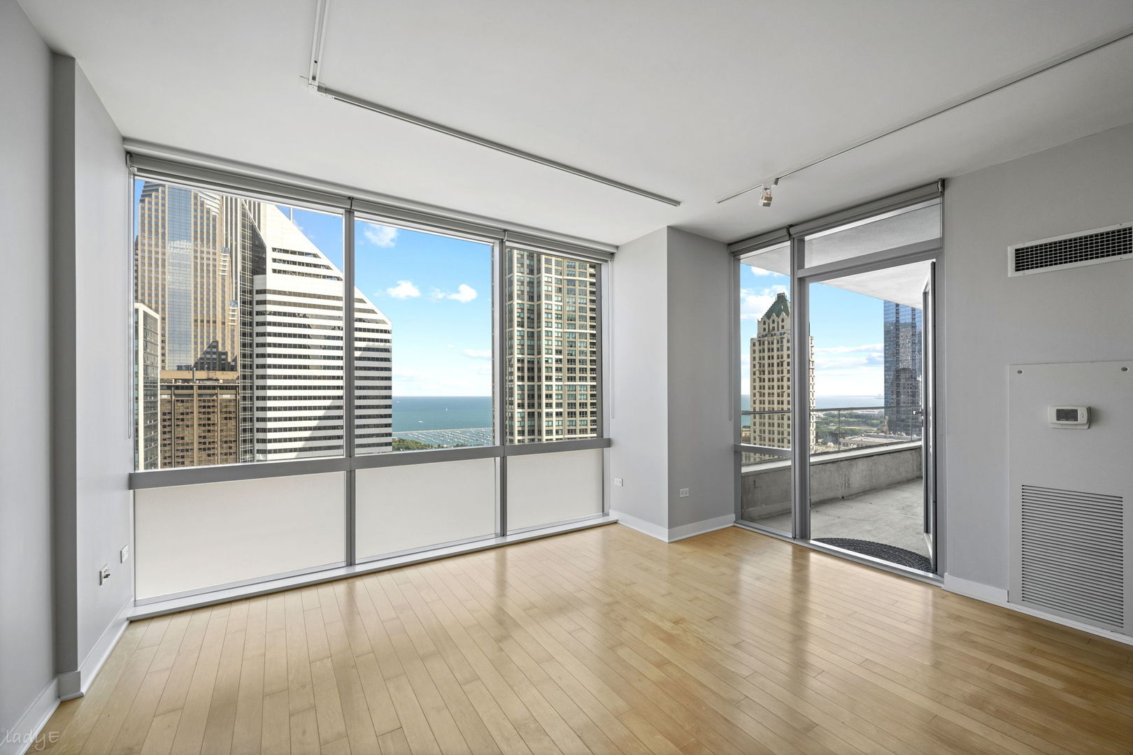 8 E Randolph Street Unit: 3202