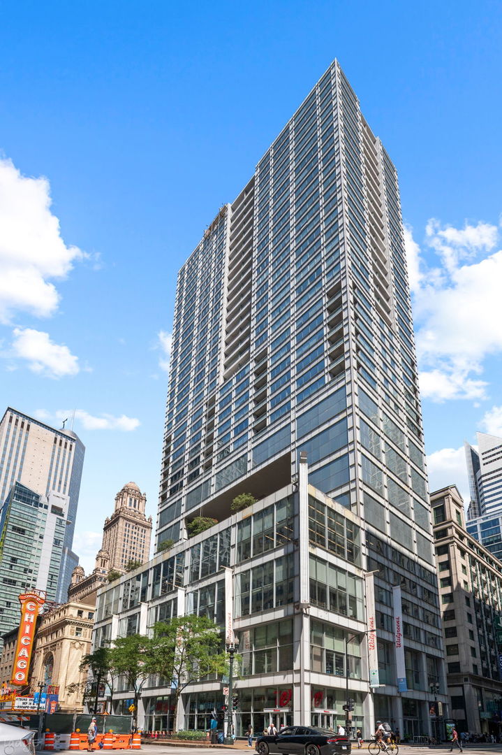 8 E Randolph Street Unit: 3202
