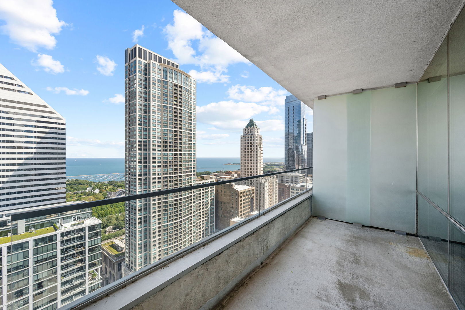 8 E Randolph Street Unit: 3202