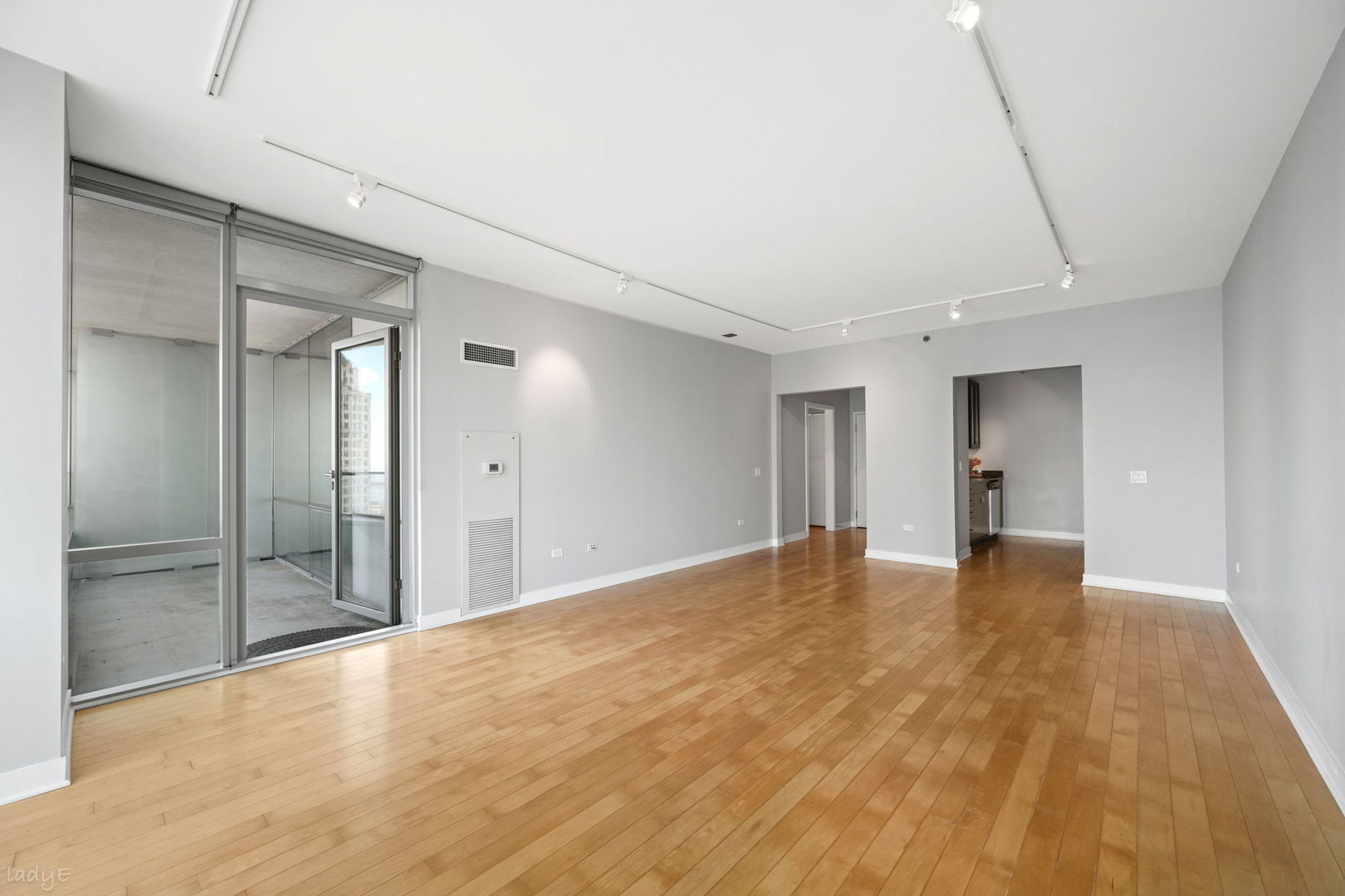 8 E Randolph Street Unit: 3202