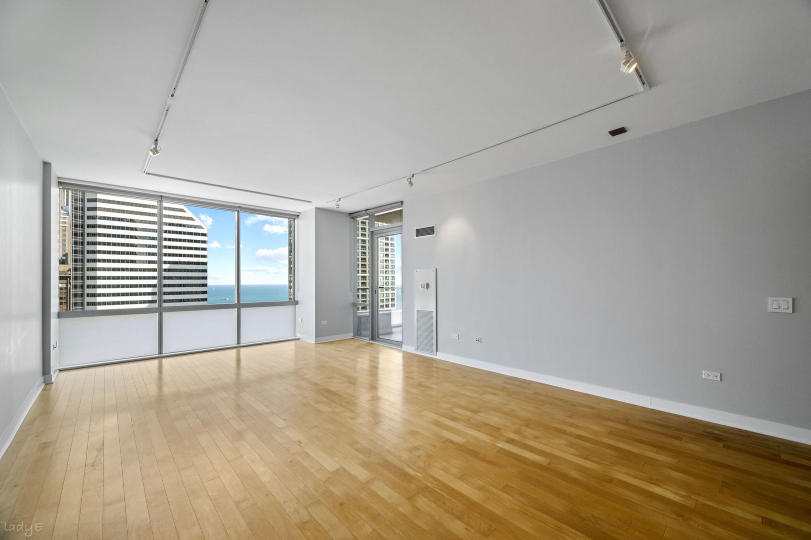 8 E Randolph Street Unit: 3202