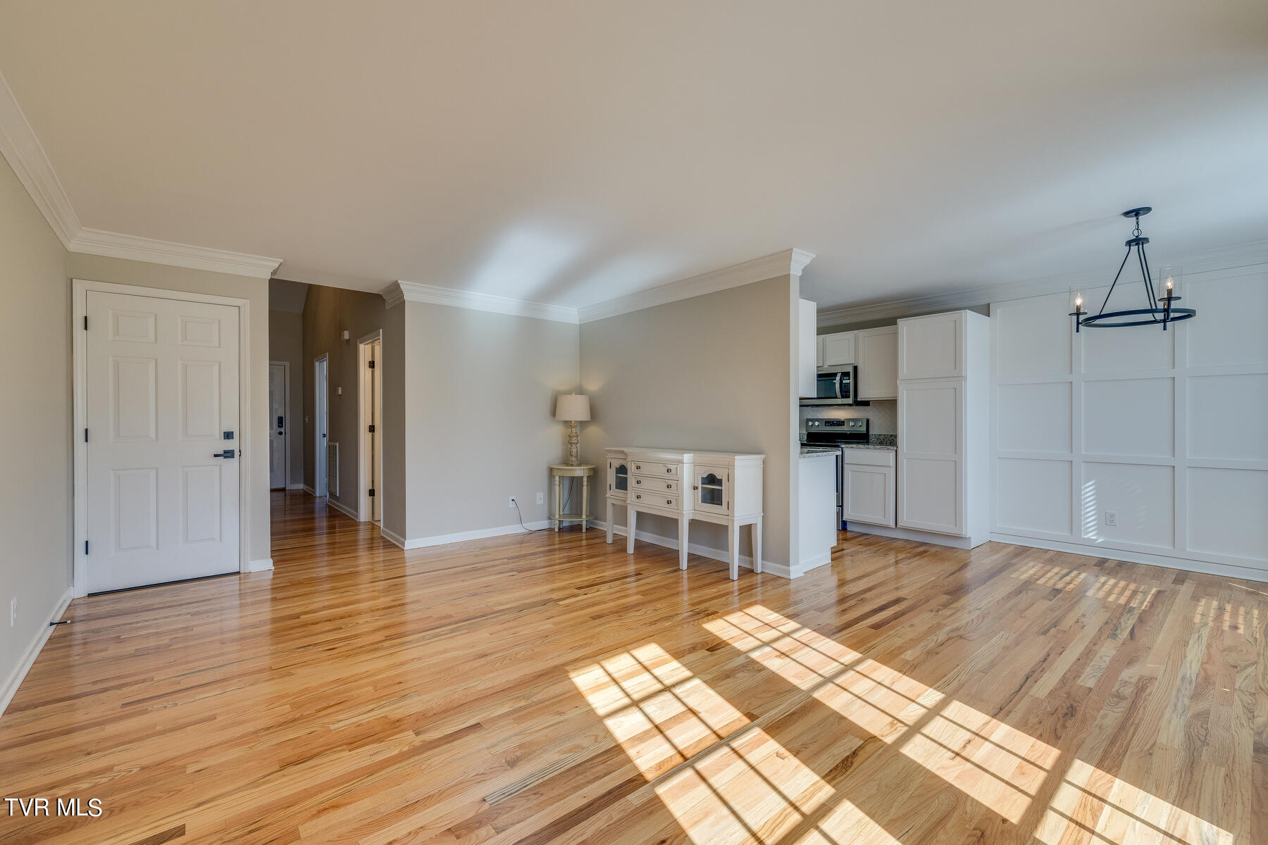 419 Andover Court, 419