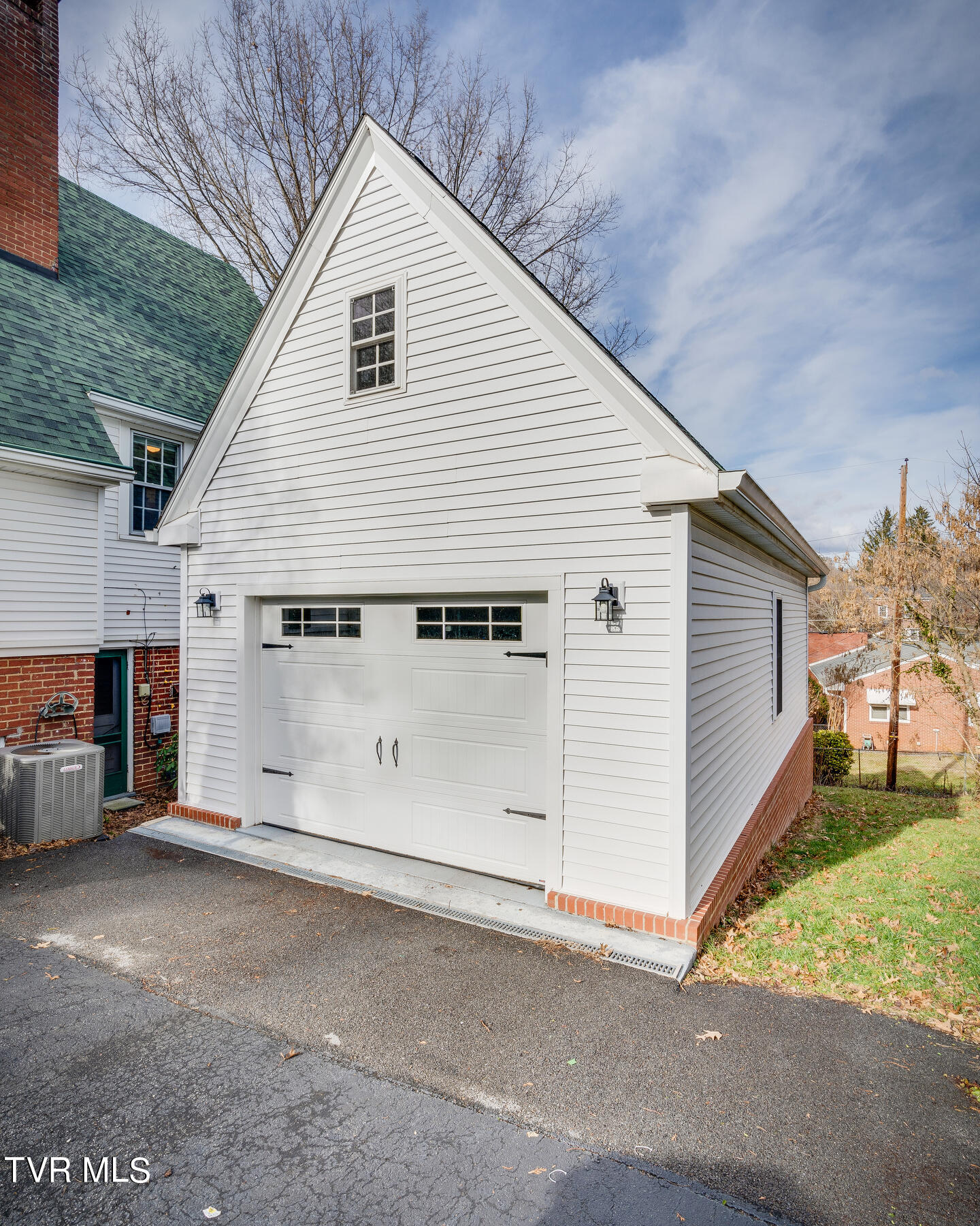 702 Yadkin Street