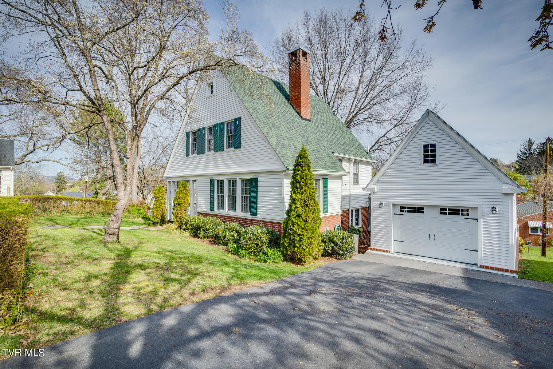 702 Yadkin Street