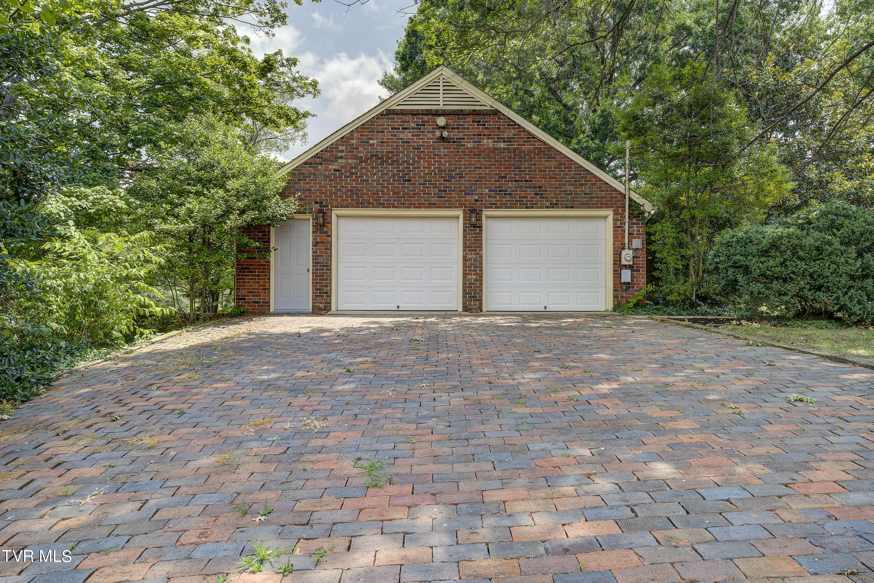 301 Coralwood Drive