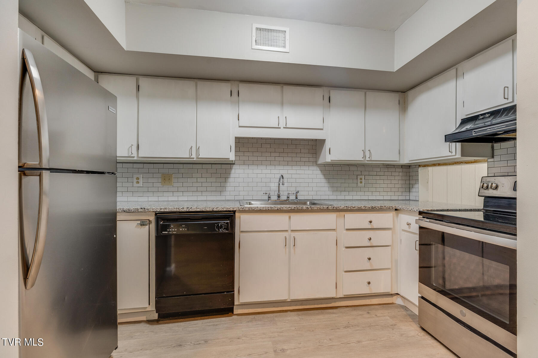 115 Beechnut Street, G6