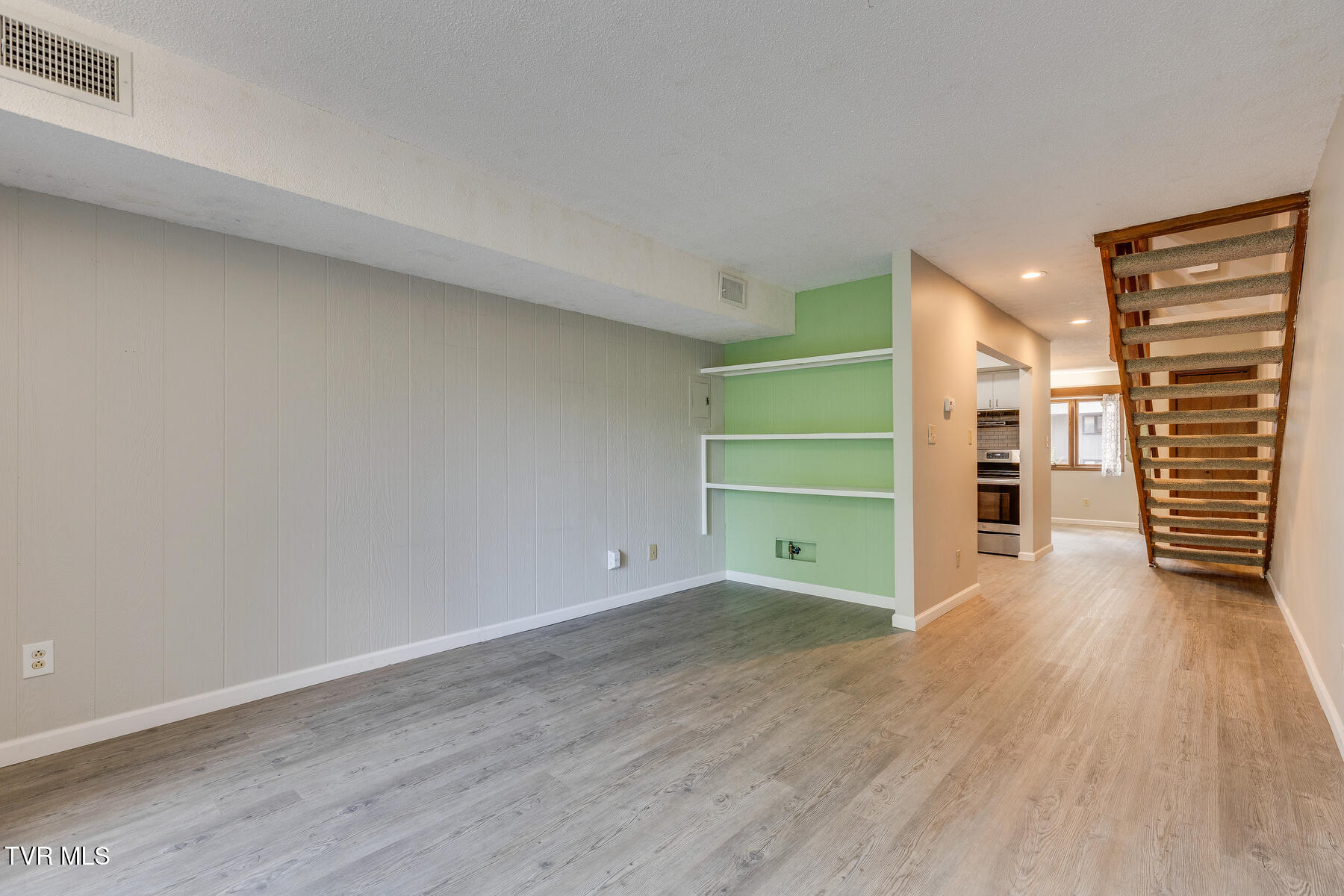 115 Beechnut Street, G6
