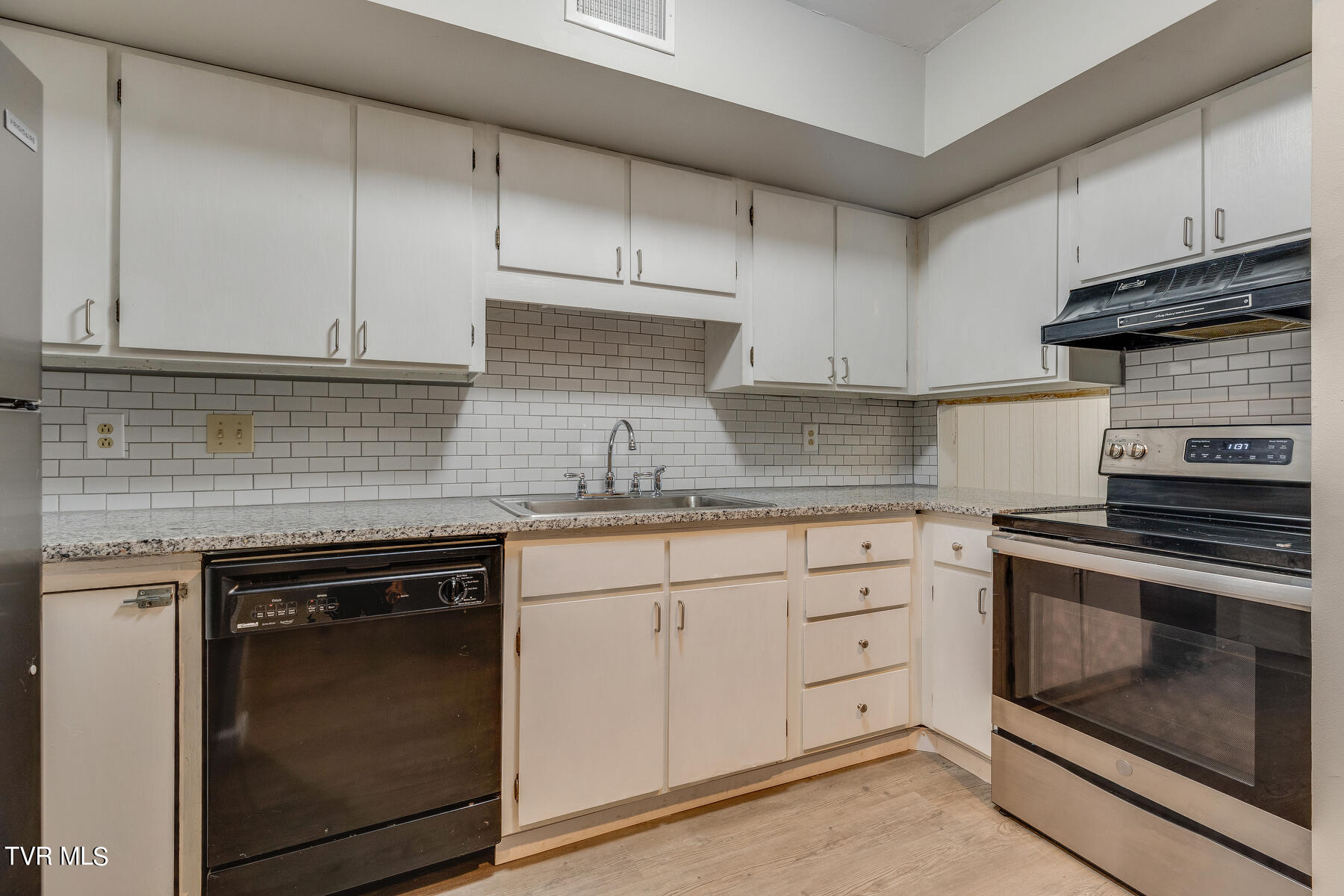 115 Beechnut Street, G6