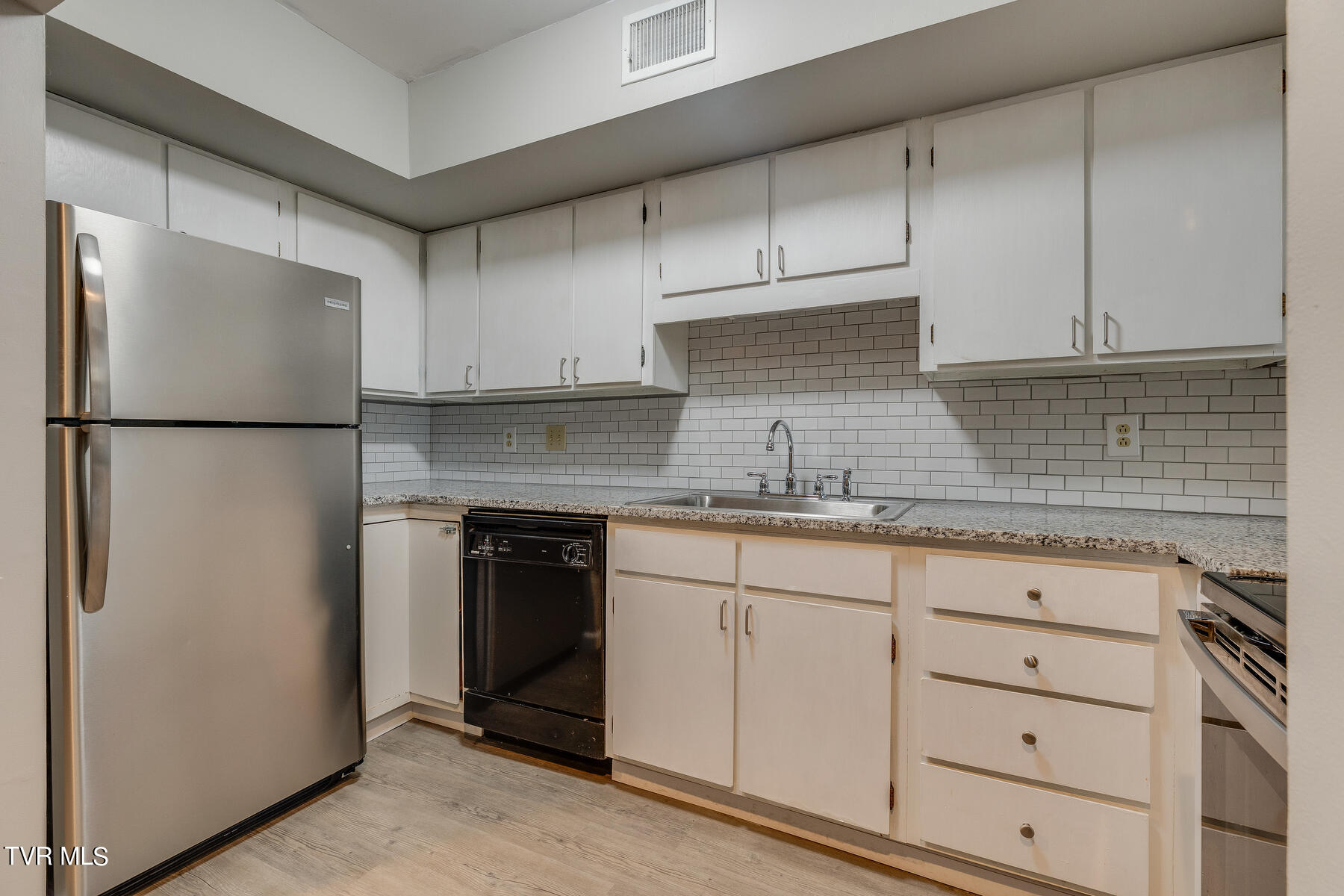 115 Beechnut Street, G6