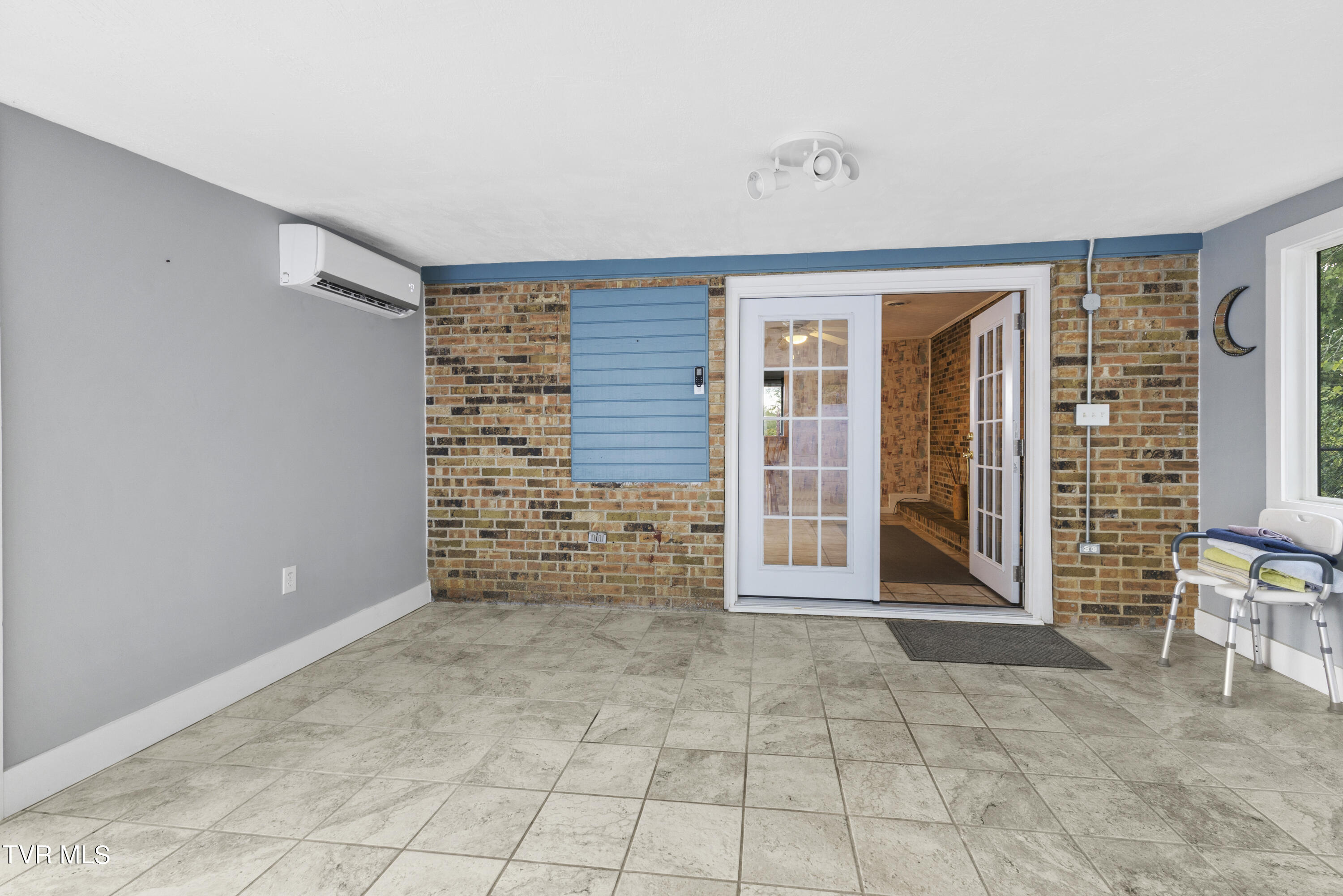 225 Royal Drive