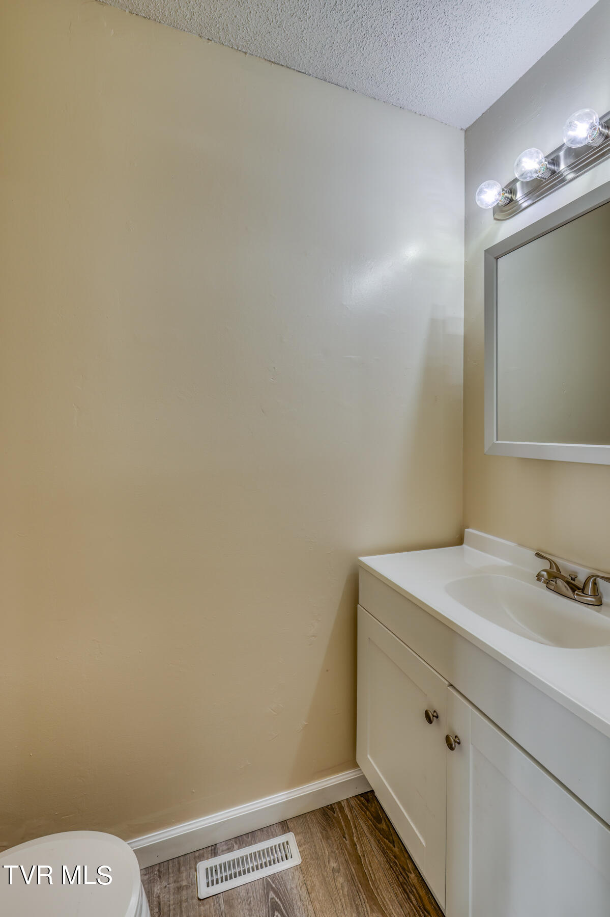 225 Huckleberry Road, 2