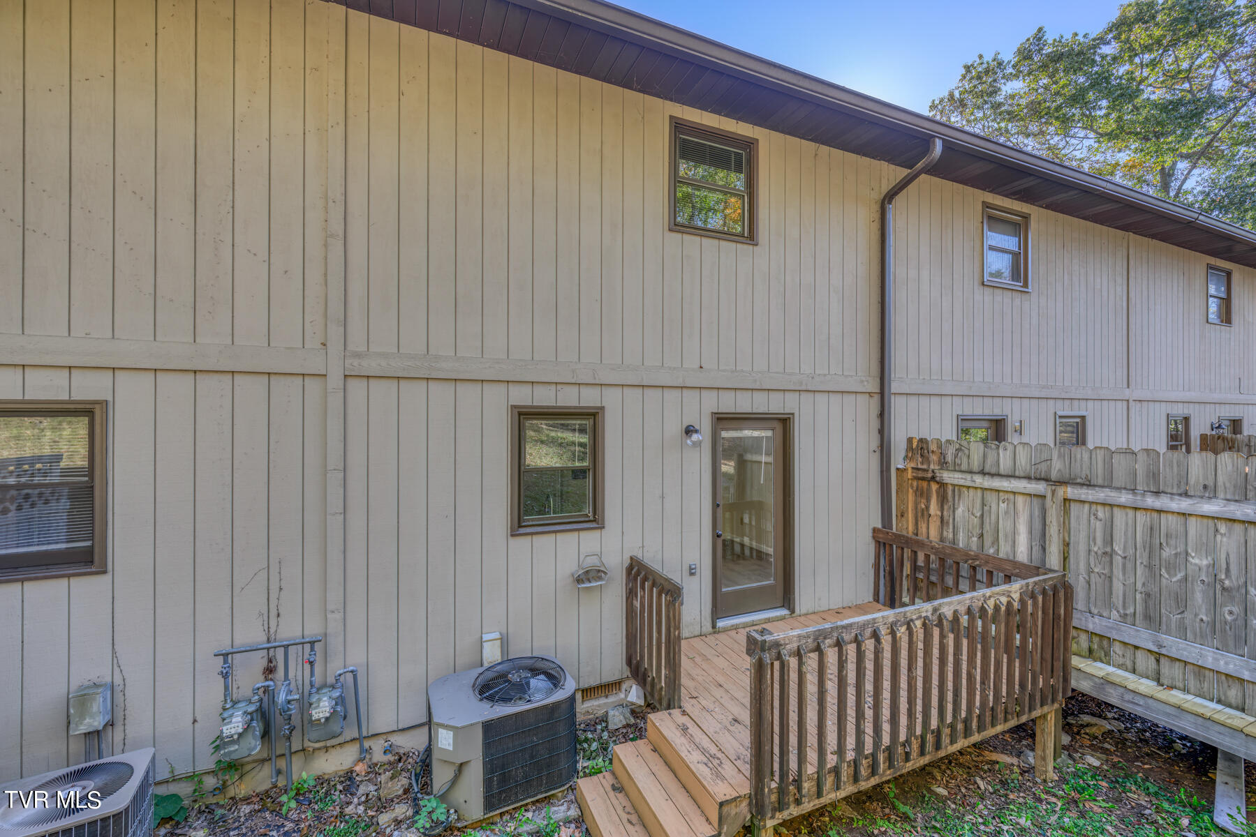 225 Huckleberry Road, 2