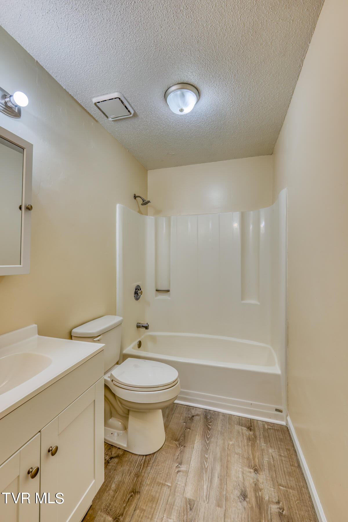 225 Huckleberry Road, 2