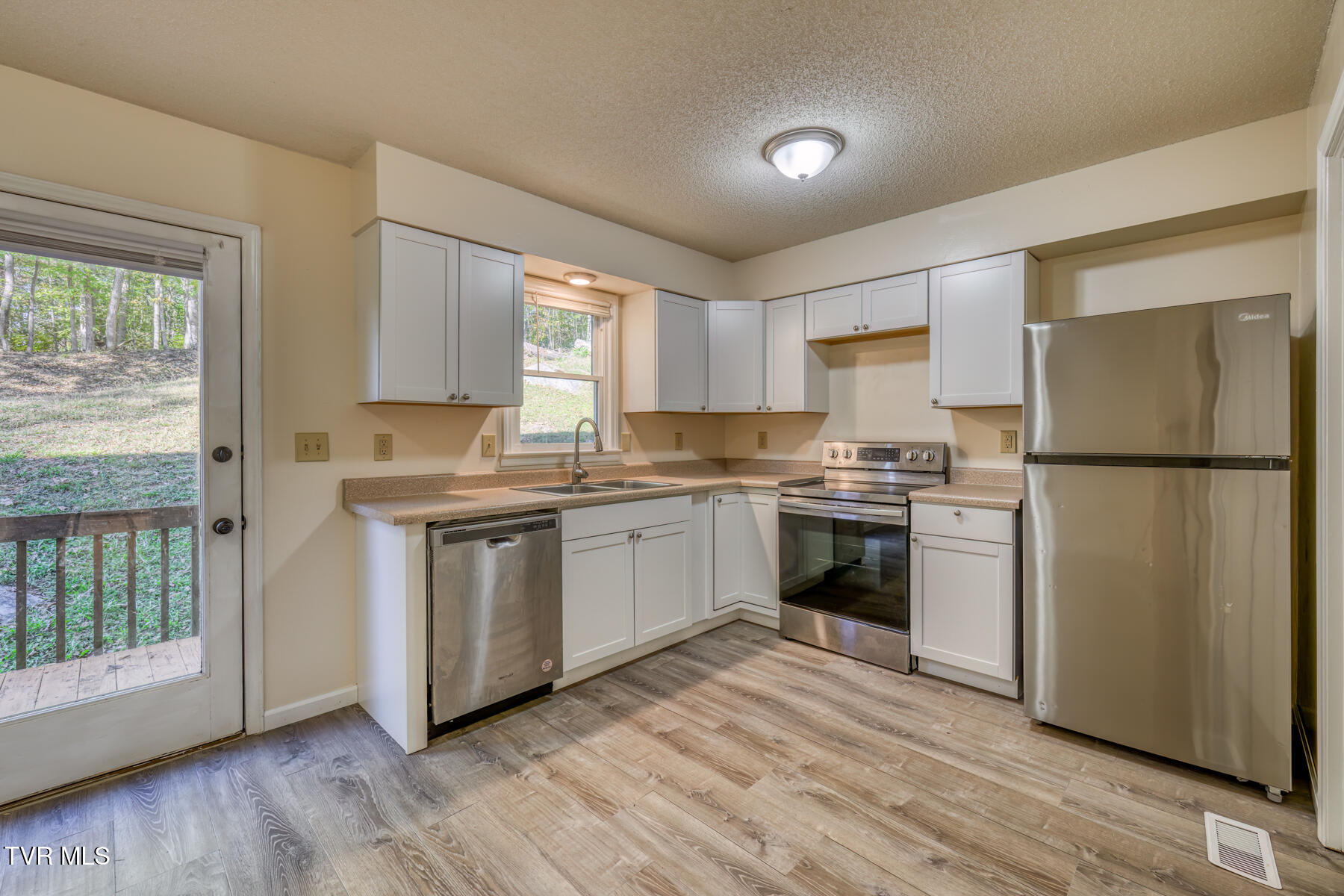 225 Huckleberry Road, 2