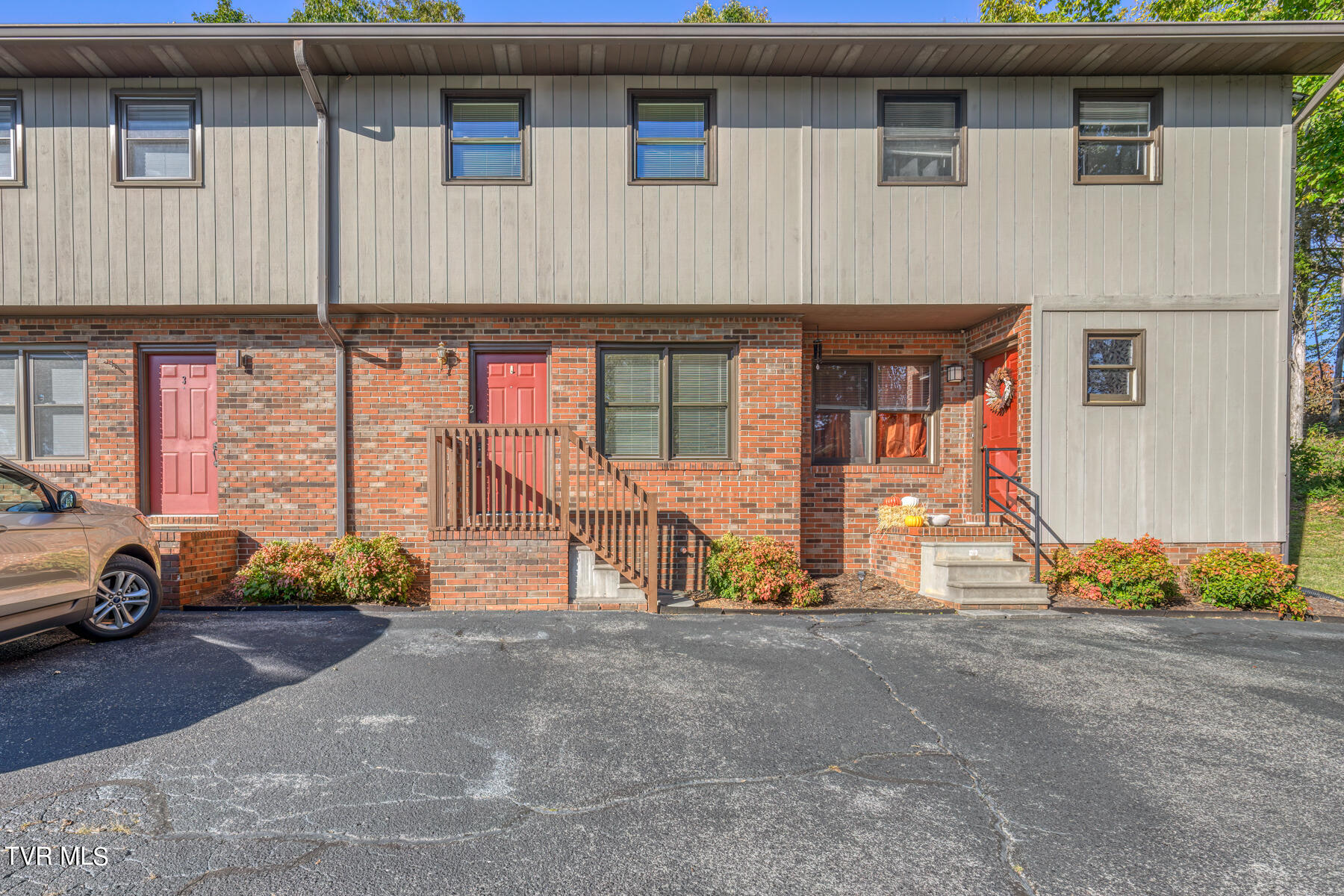 225 Huckleberry Road, 2