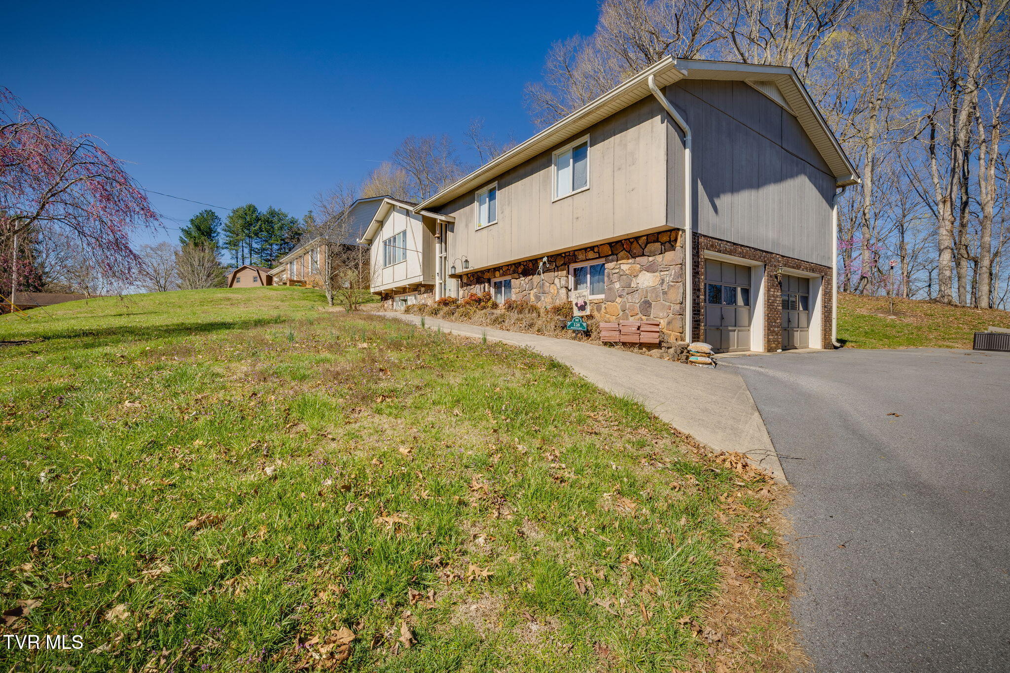 128 Manchester Place