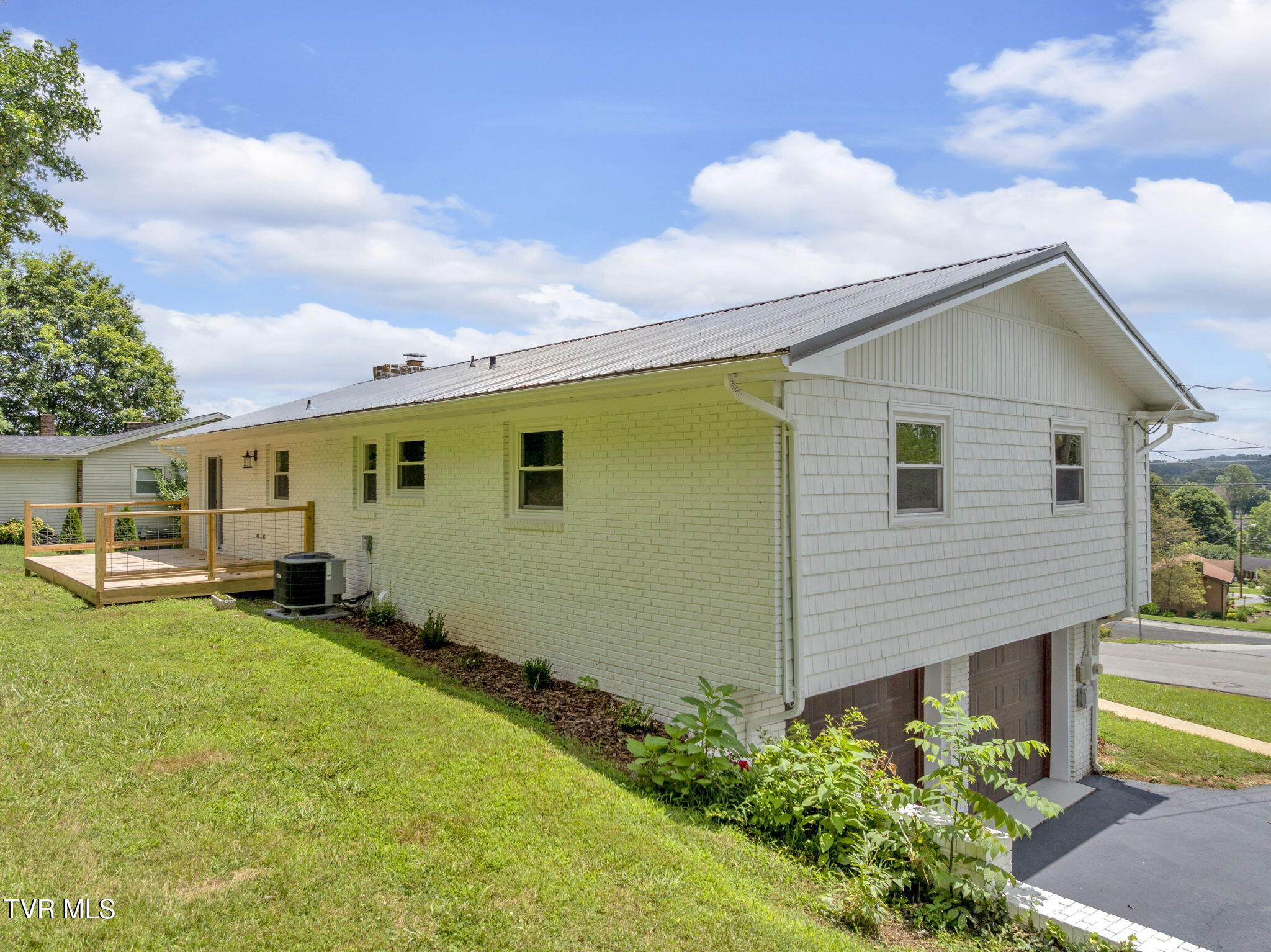 640 Foothills Road