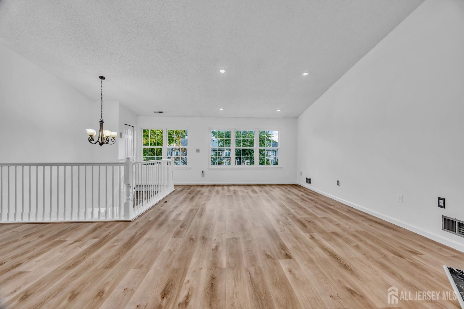 22 ARTHUR GLICK Boulevard