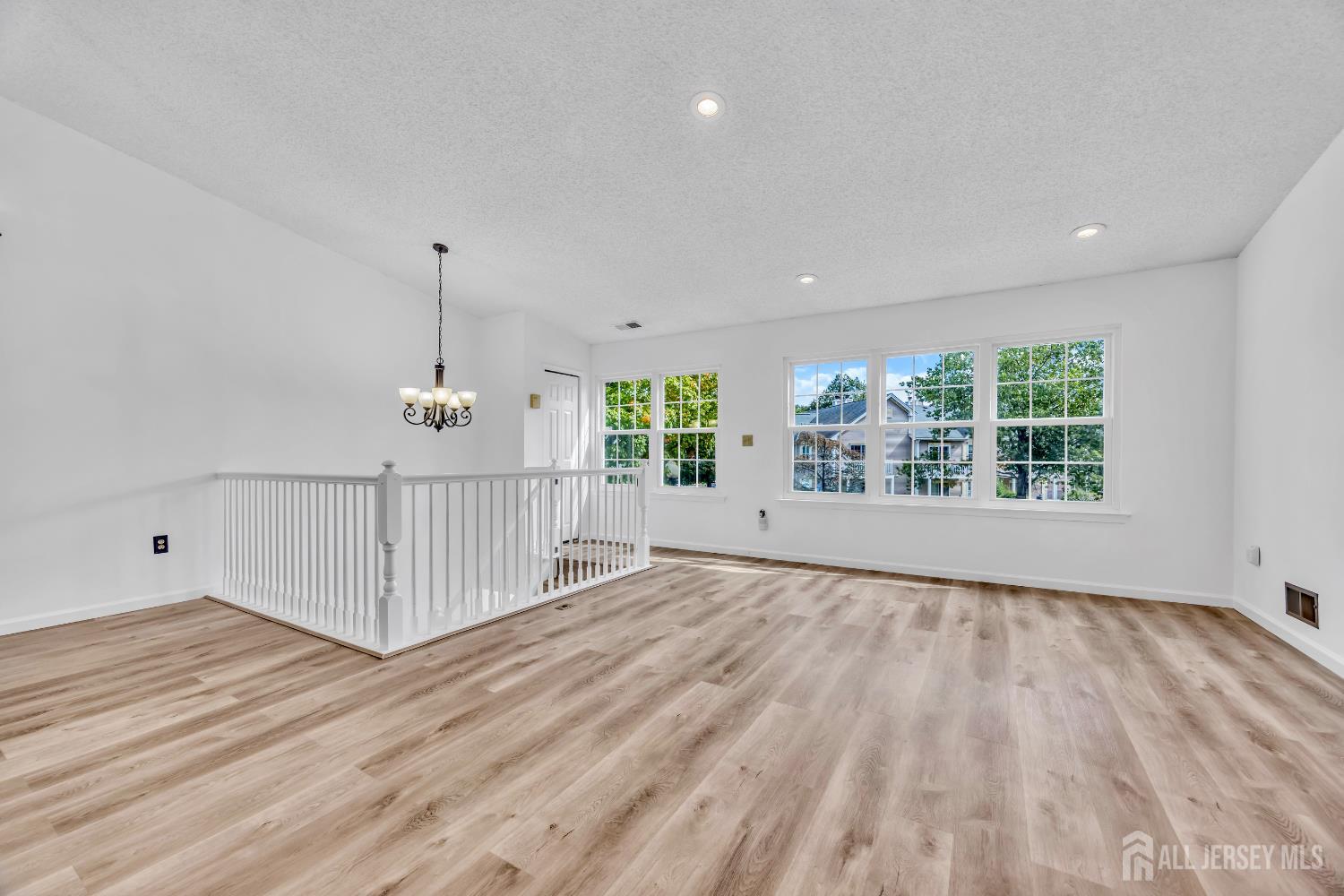 22 ARTHUR GLICK Boulevard