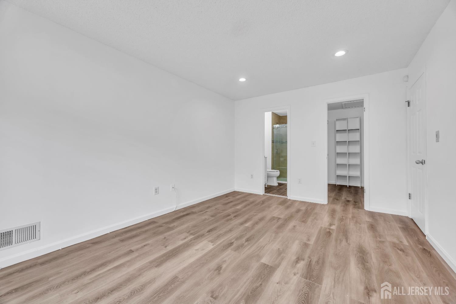 22 ARTHUR GLICK Boulevard