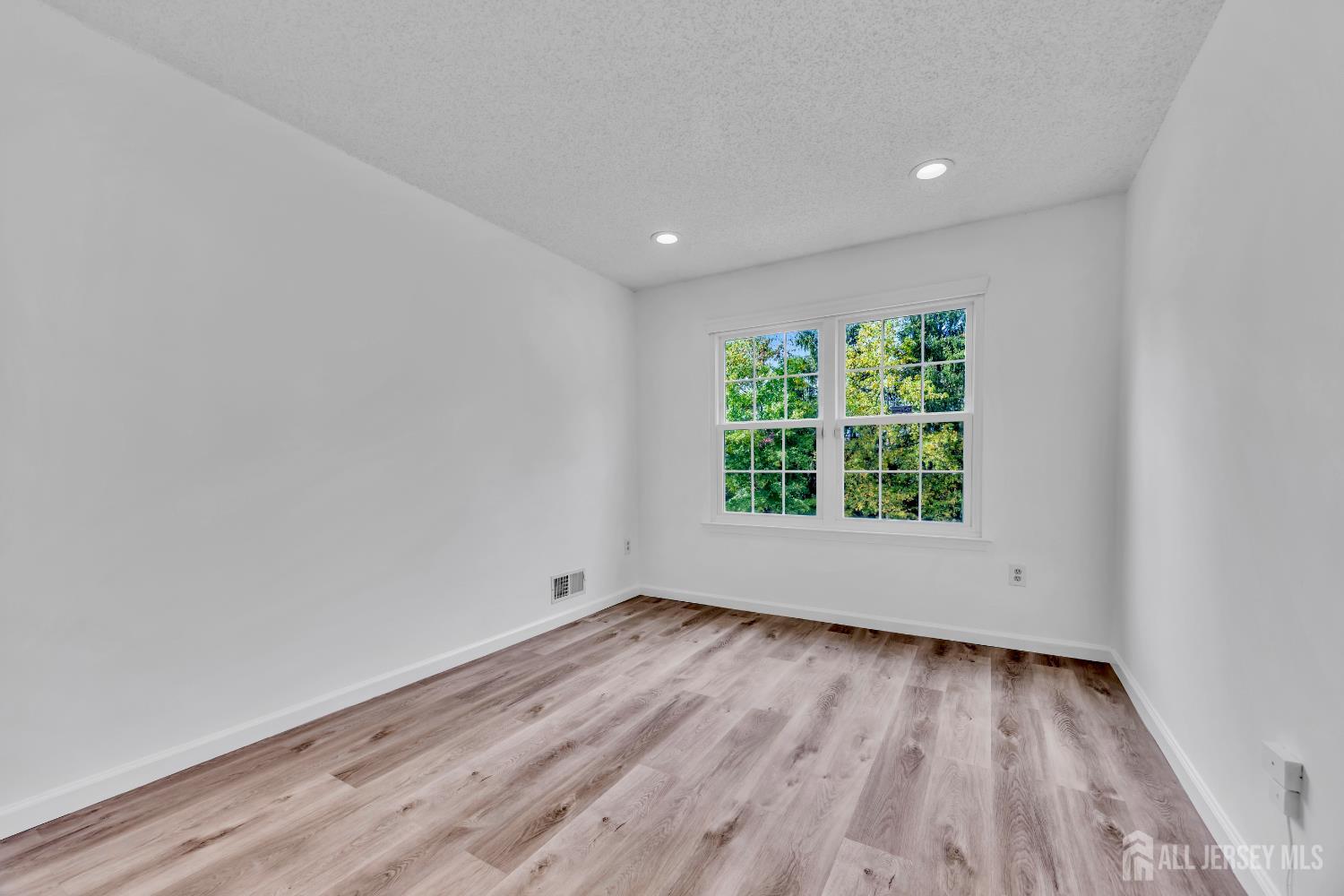 22 ARTHUR GLICK Boulevard