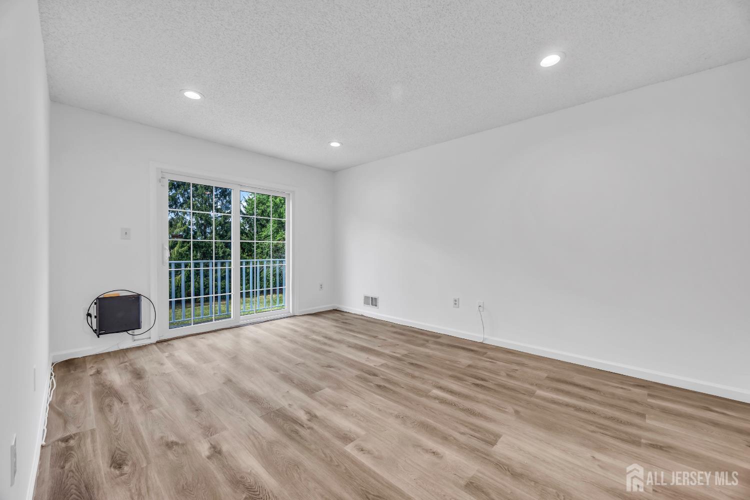 22 ARTHUR GLICK Boulevard