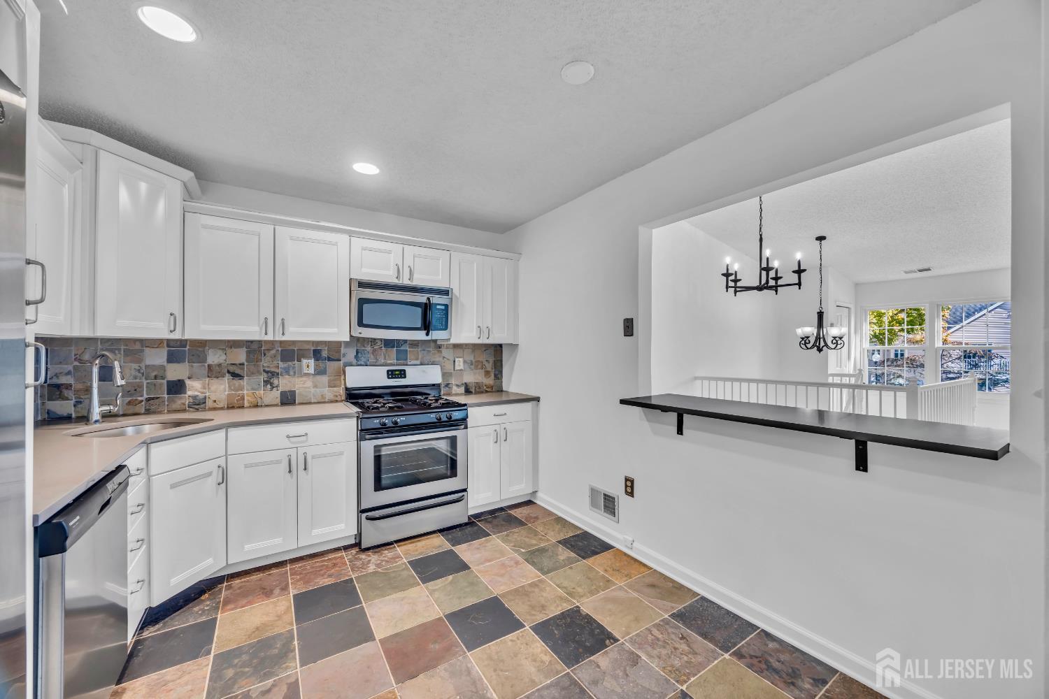 22 ARTHUR GLICK Boulevard