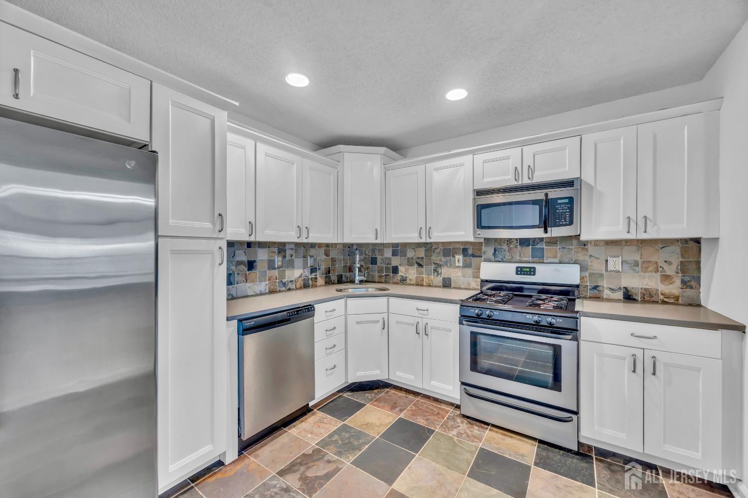 22 ARTHUR GLICK Boulevard