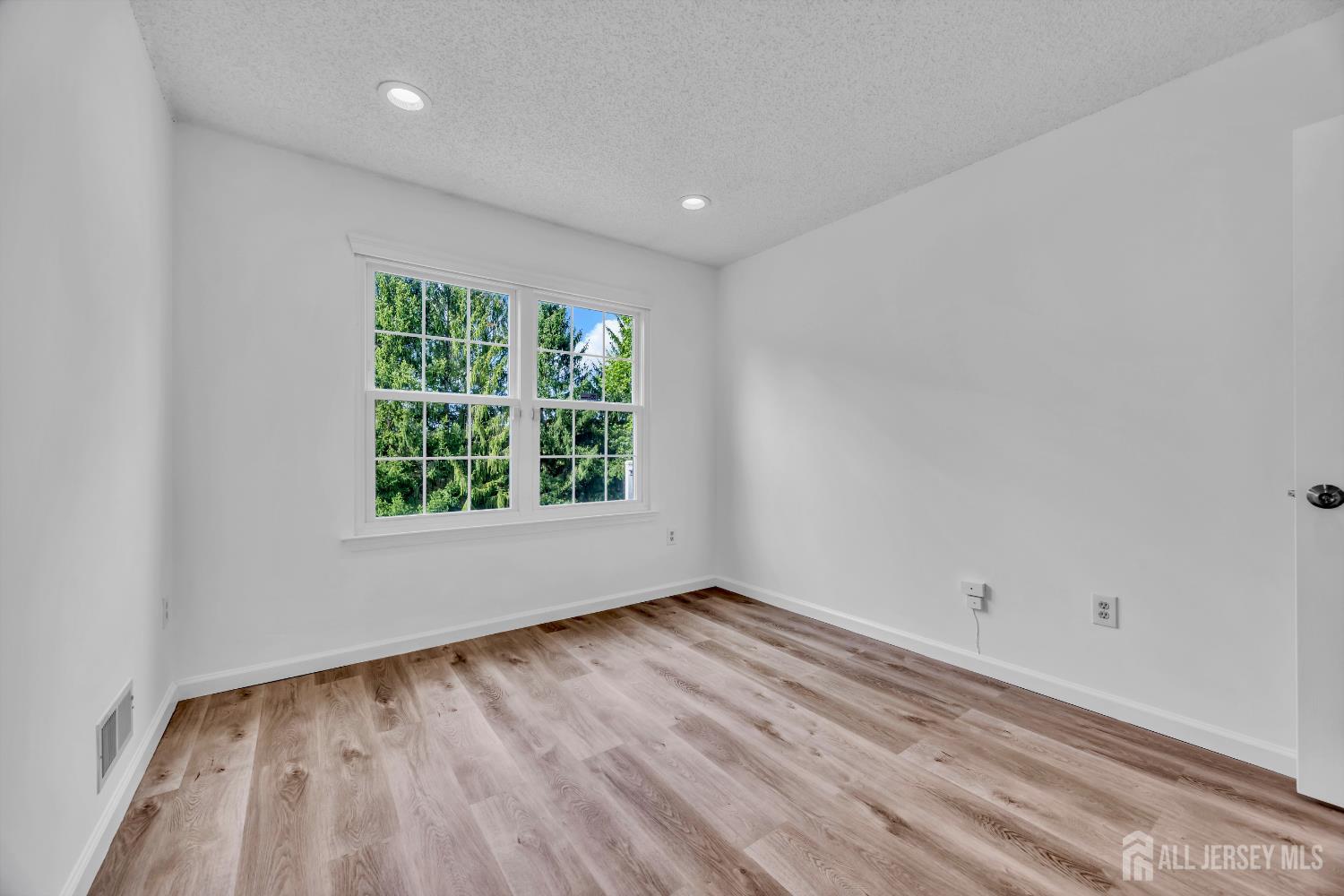 22 ARTHUR GLICK Boulevard