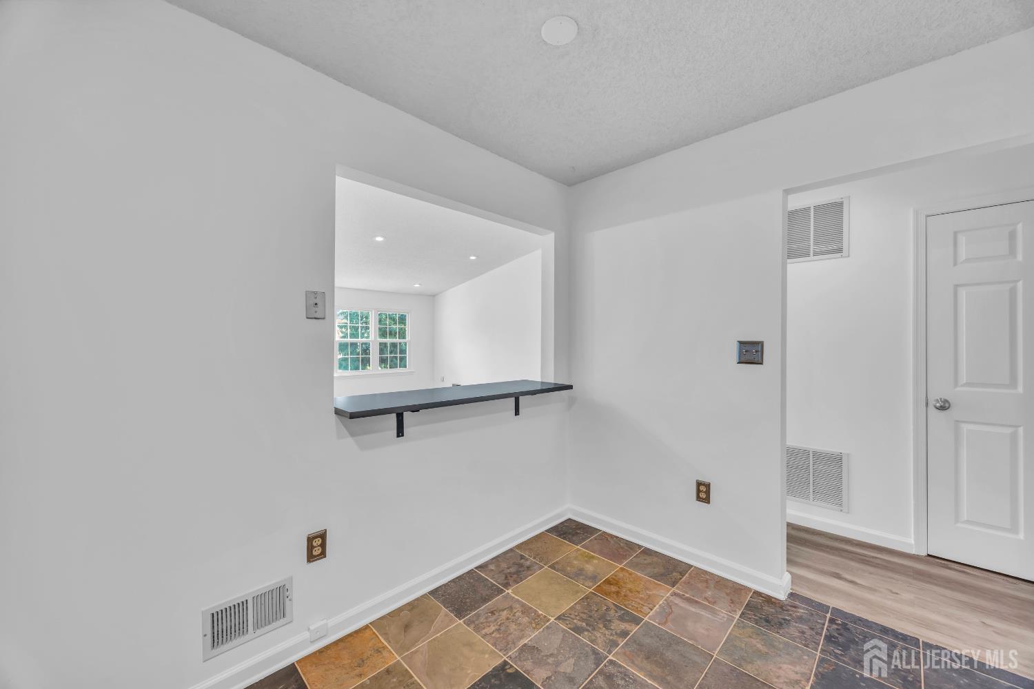 22 ARTHUR GLICK Boulevard