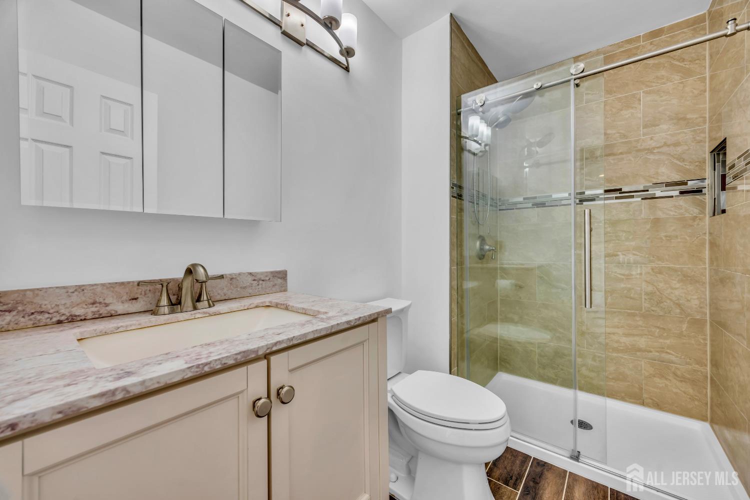 22 ARTHUR GLICK Boulevard