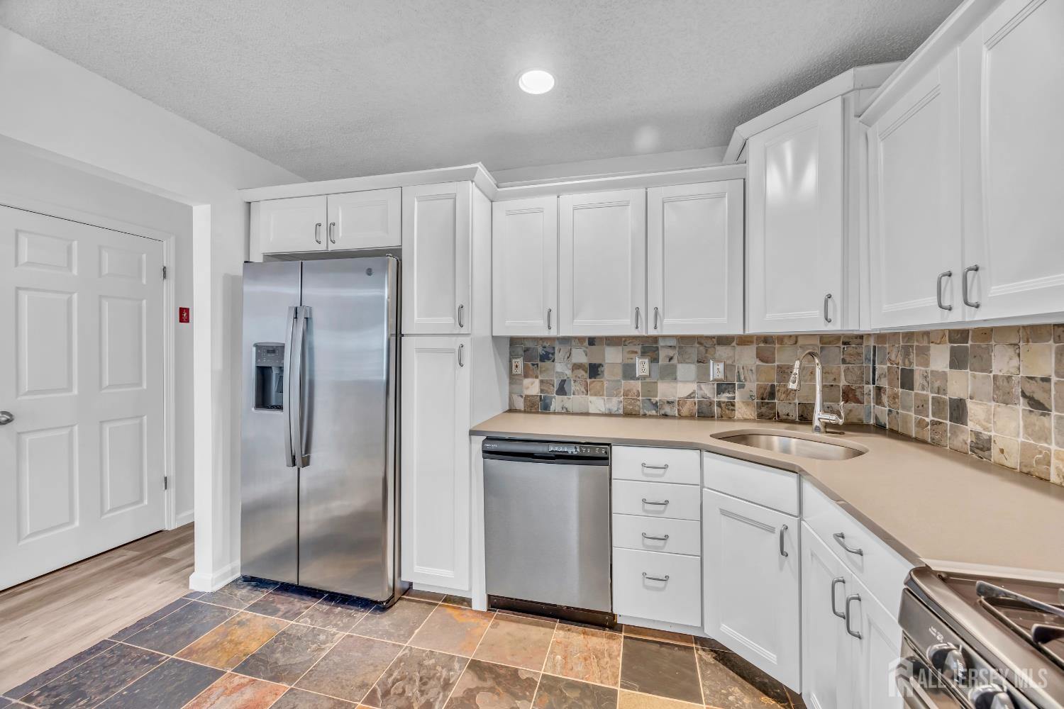 22 ARTHUR GLICK Boulevard