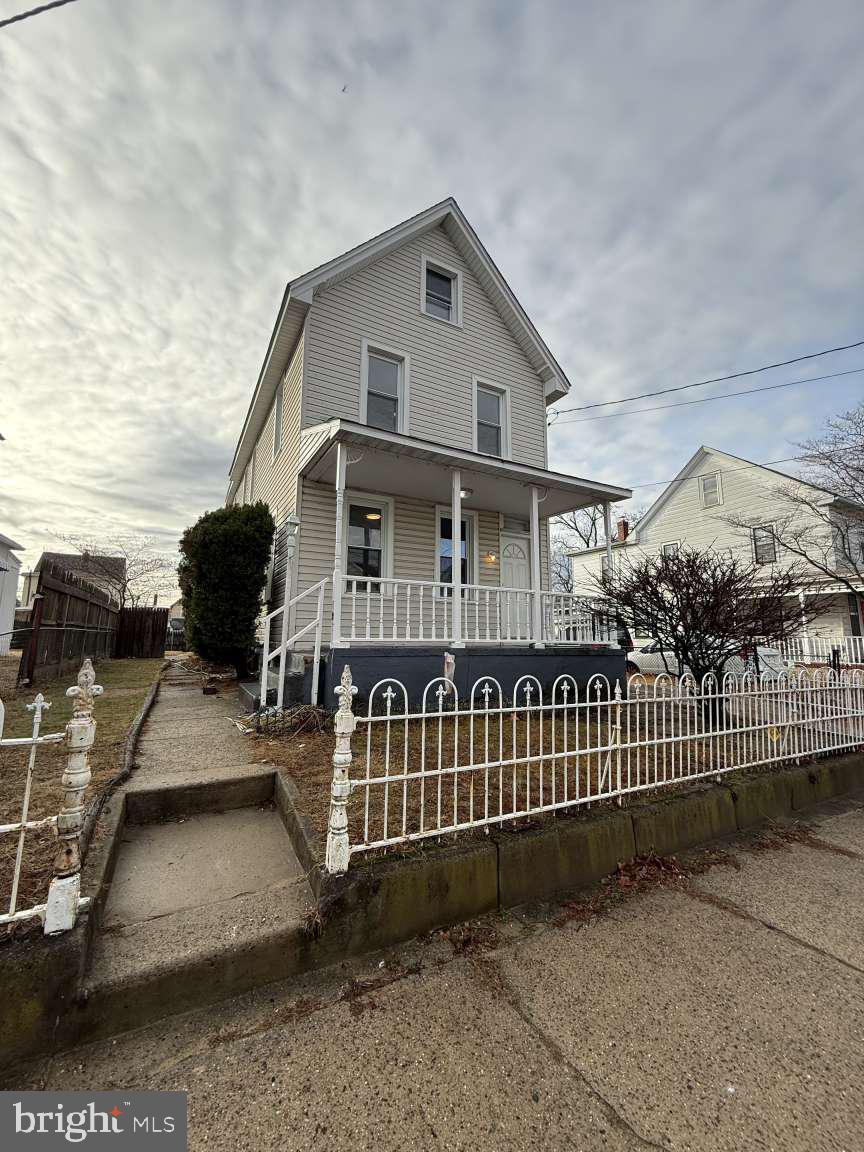 136 Webster St