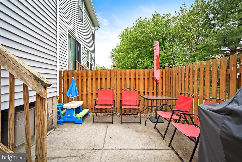 33 Hemlock Ct