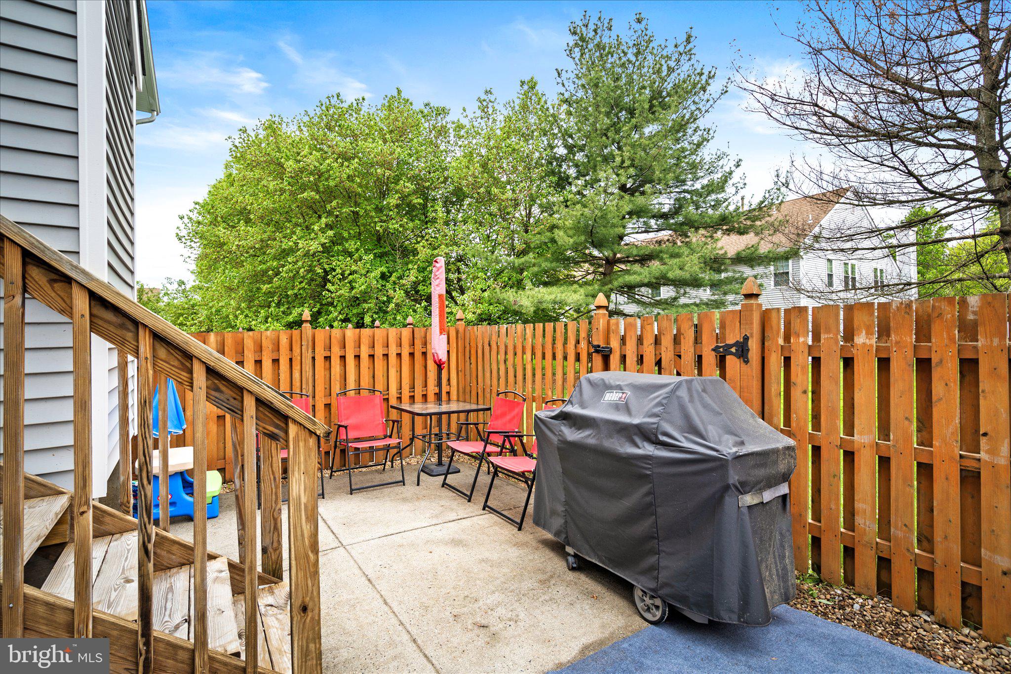 33 Hemlock Ct