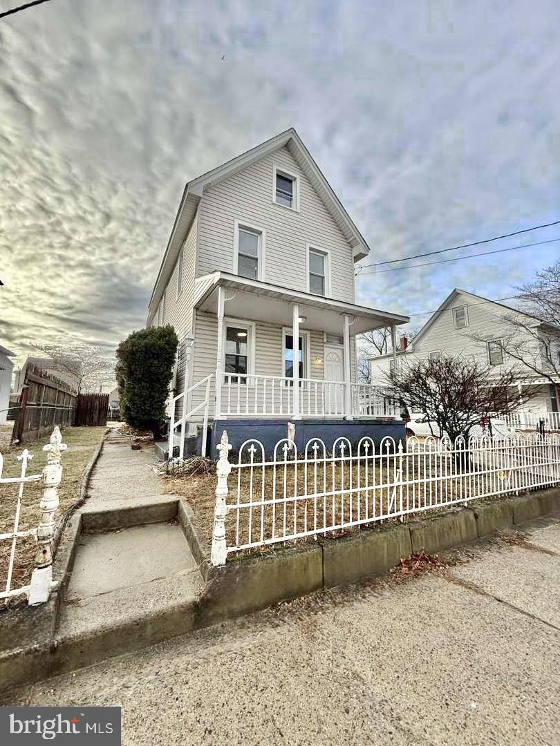 136 WEBSTER ST