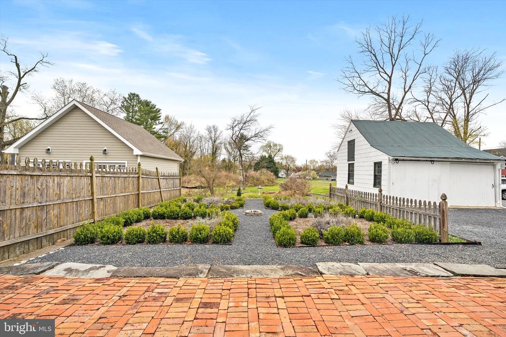 442 ELLISDALE ROAD