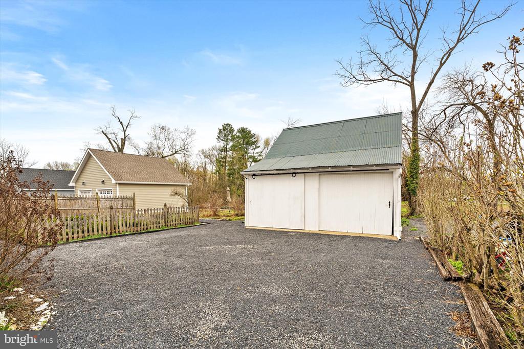 442 ELLISDALE ROAD