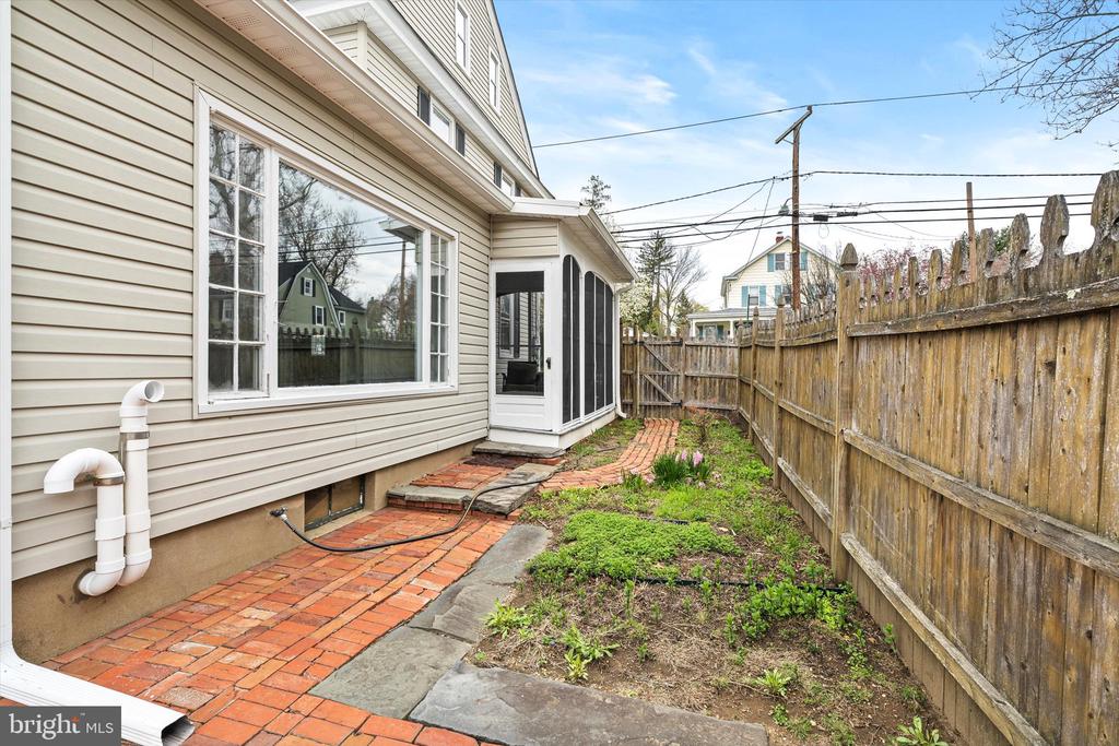 442 ELLISDALE ROAD