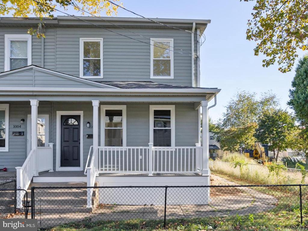 1006 W 3RD STREET W