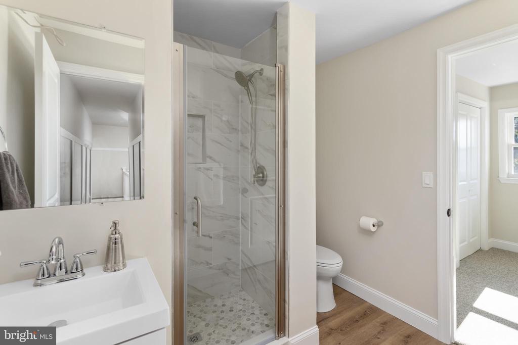 1006 W 3RD STREET W