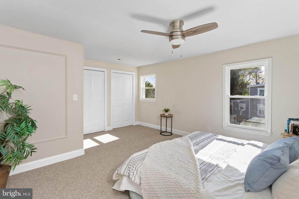 1006 W 3RD STREET W