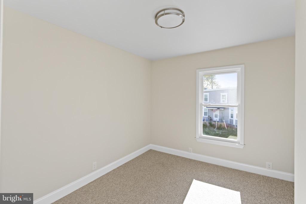 1006 W 3RD STREET W