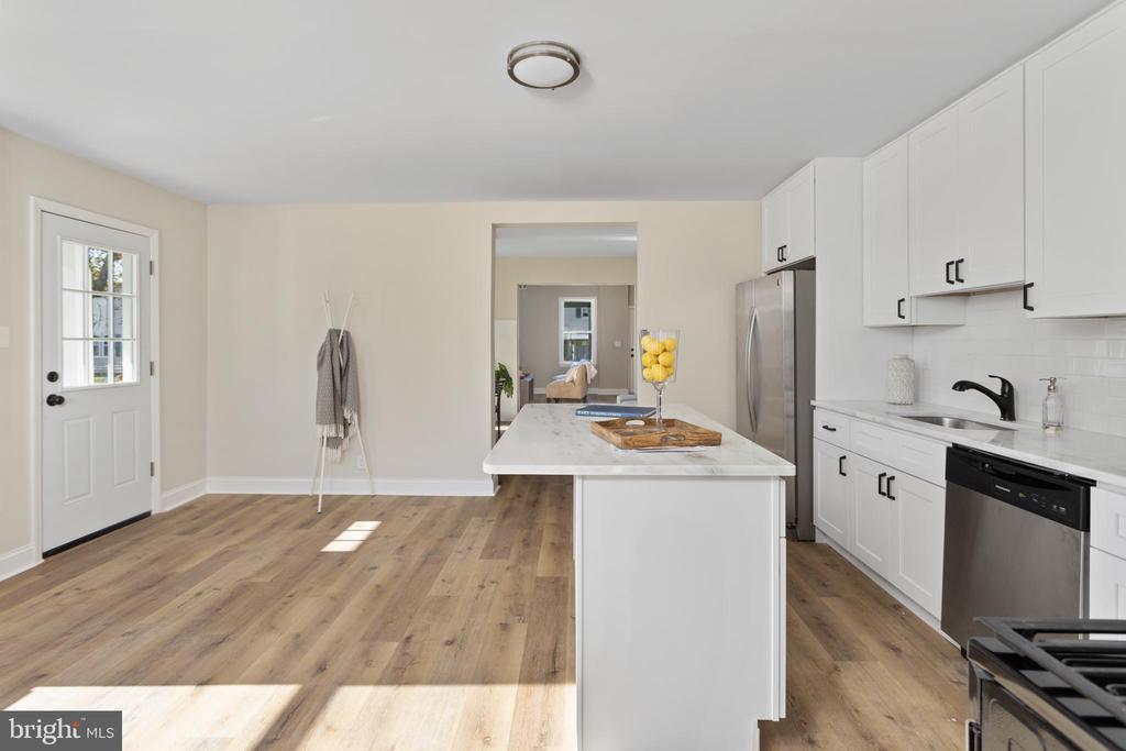 1006 W 3RD STREET W
